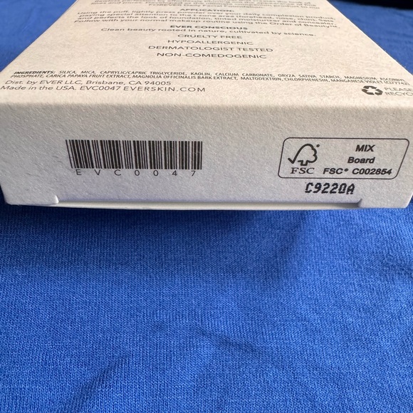 Ever BLUR Perfecting Face Powder Finishing Powder (Translucent) Size 10gm/0.35oz - Picture 7 of 9